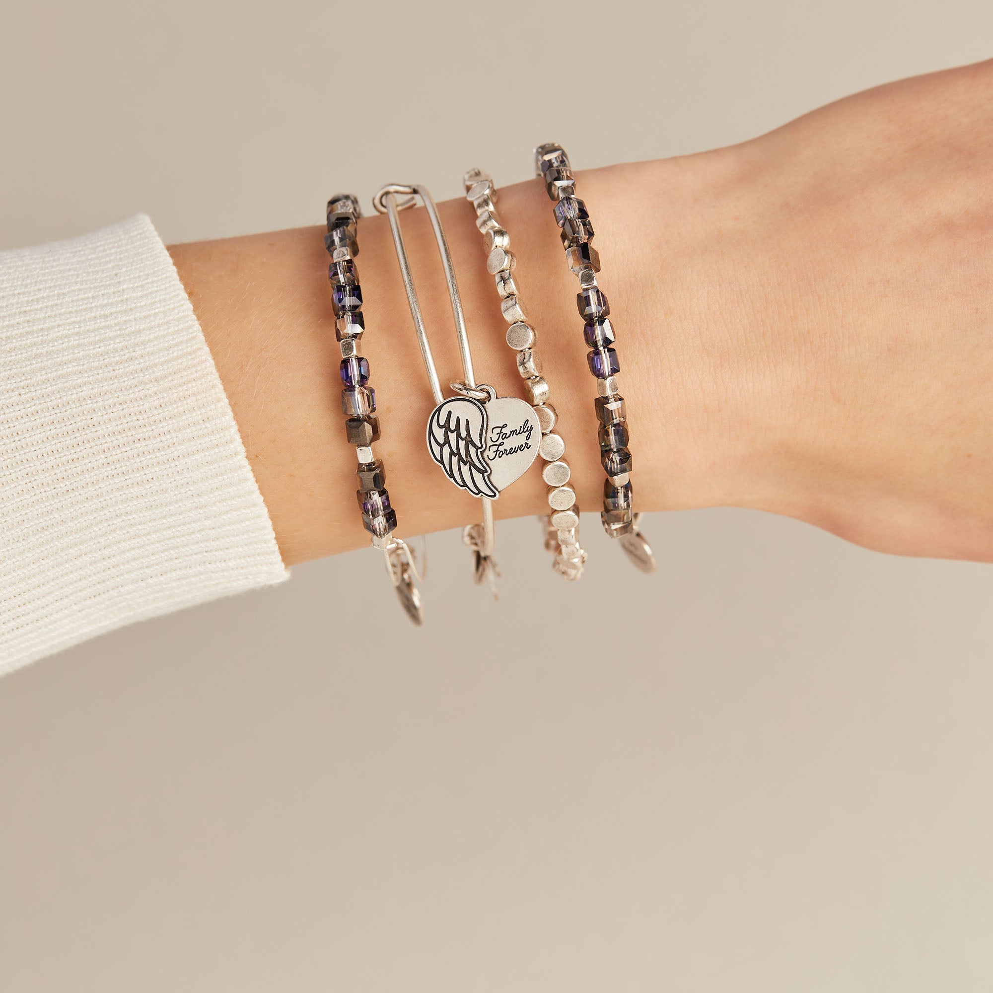 family-forever-angel-wing-heart-charm-bangle-AA700722RS_049d7264-ec85-455d-a5b5-51ccaf701f14.jpg